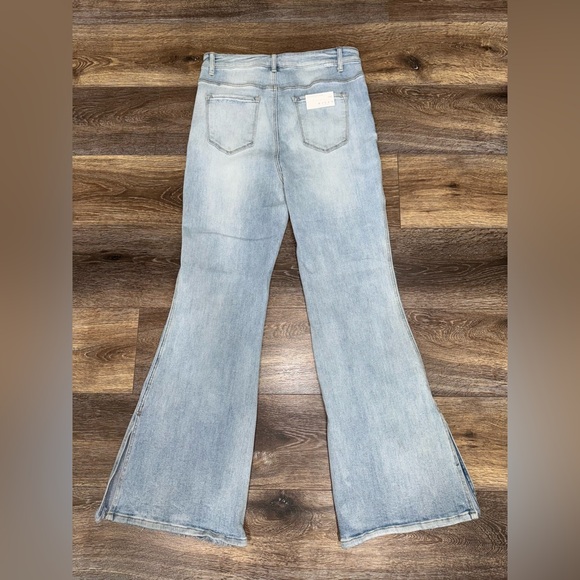 NWT💙RISEN MORNING SUN HIGH RISE SPLIT HEM LIGHT WASH FLARE JEANS Size 1X - Picture 7 of 15
